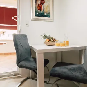 https://zadar-apartment-with-loggia-and-parking.hotelinzadar.com